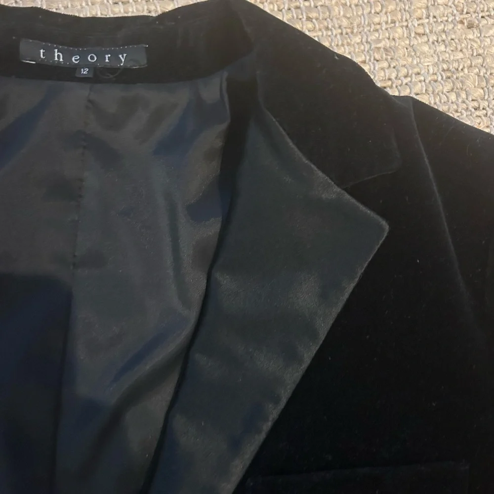 Theory Black Velvet and Satin Blazer Size 12 - Picture 5 of 16